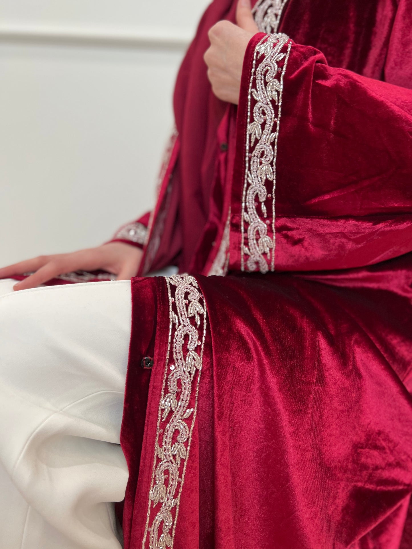 Noor Magenta Velvet Abaya